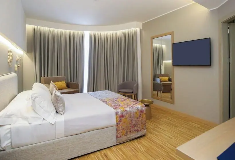 バスタブ付きスーペリアールーム, Vlora Priam Affiliated by Meliá