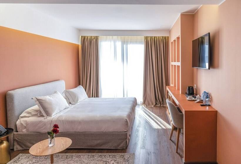 小型套房带泳池景, Vlora Priam Affiliated by Meliá