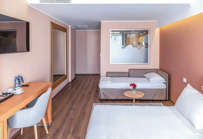 プールビュージュニアスイート, Vlora Priam Affiliated by Meliá