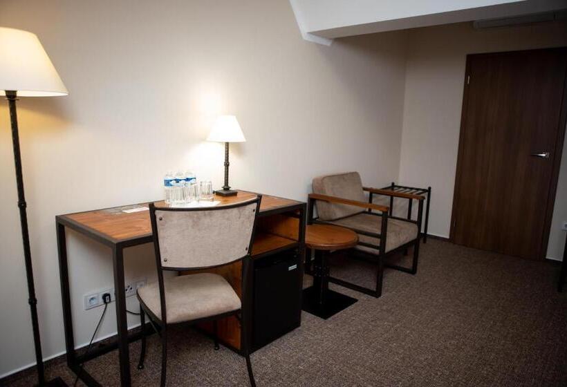 スタンダードトリプルルーム, Penzion Dašické Sklepy