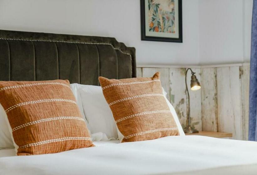 スタンダードルーム, Bel And The Dragon At Red Lion Wendover