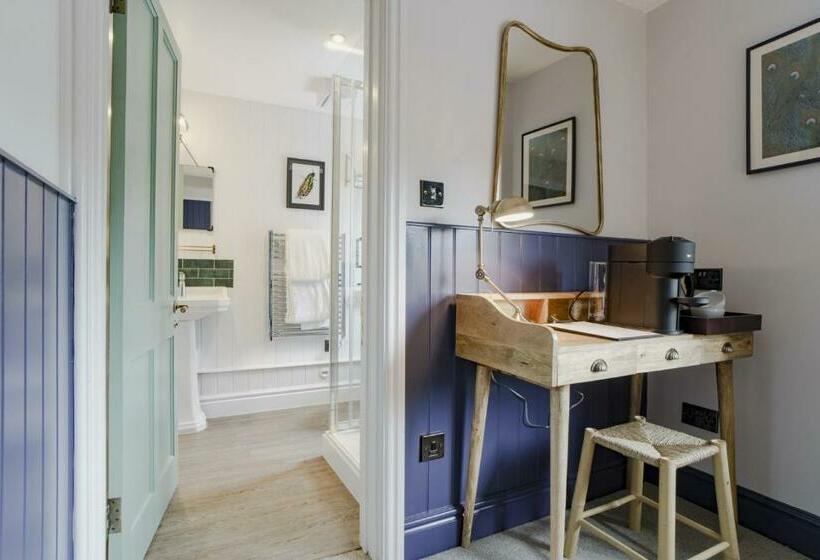 スタンダードルーム, Bel And The Dragon At Red Lion Wendover