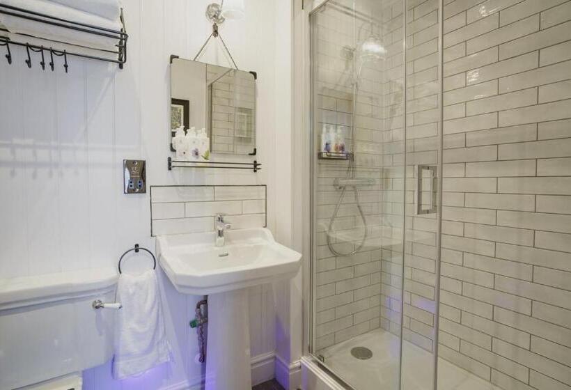 ベーシックルーム, Bel And The Dragon At Red Lion Wendover