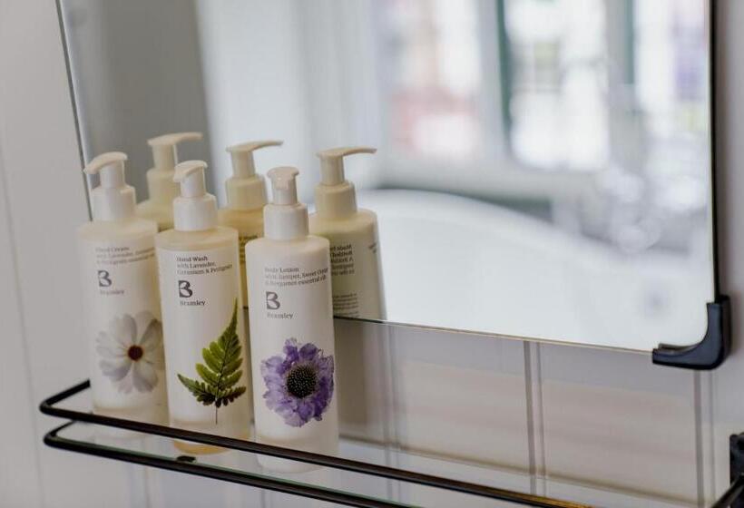 スーペリアールーム, Bel And The Dragon At Red Lion Wendover