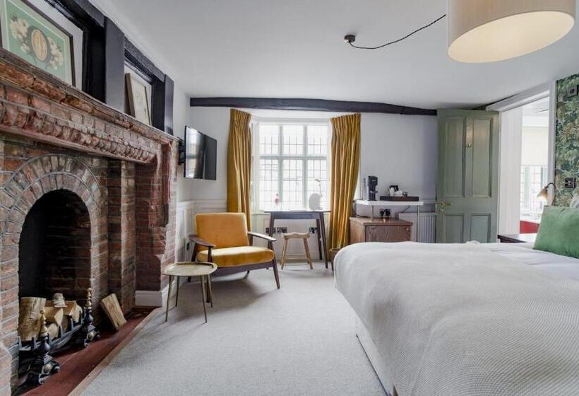 スーペリアールーム, Bel And The Dragon At Red Lion Wendover