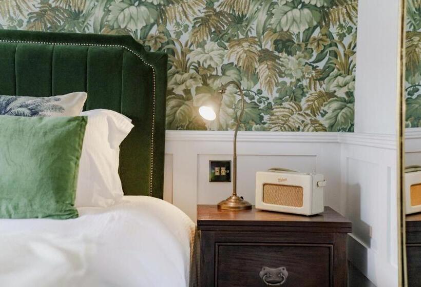 スーペリアールーム, Bel And The Dragon At Red Lion Wendover