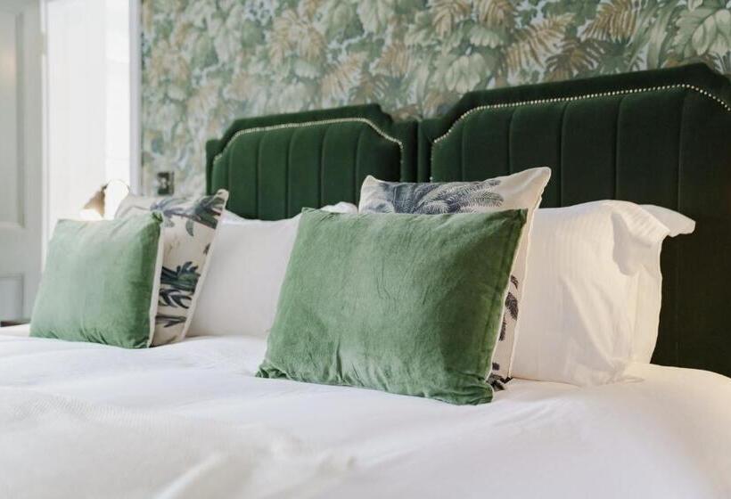 スーペリアールーム, Bel And The Dragon At Red Lion Wendover