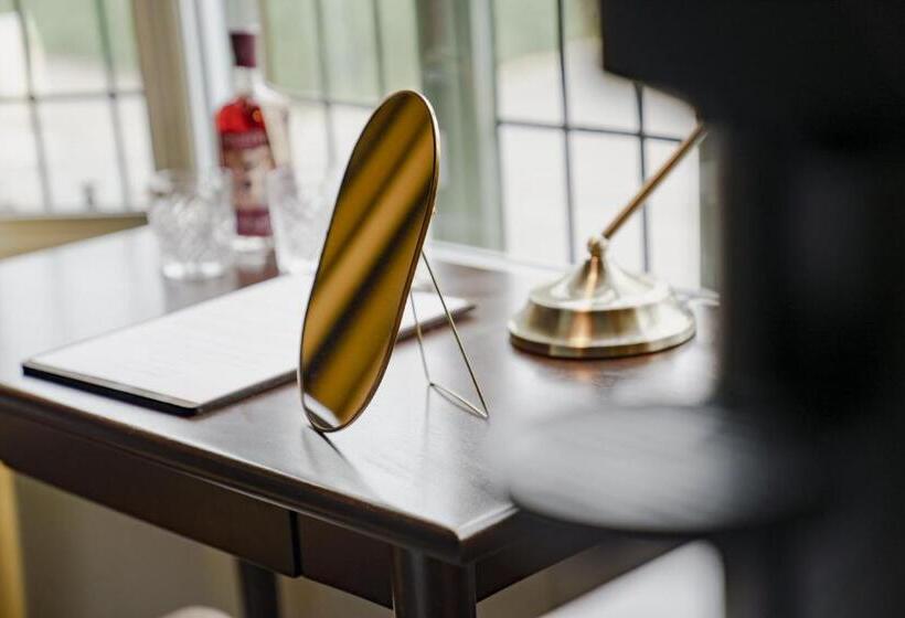 スーペリアールーム, Bel And The Dragon At Red Lion Wendover