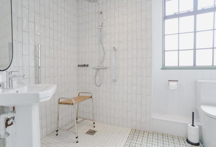 身障者適用スタンダードルーム, Bel And The Dragon At Red Lion Wendover