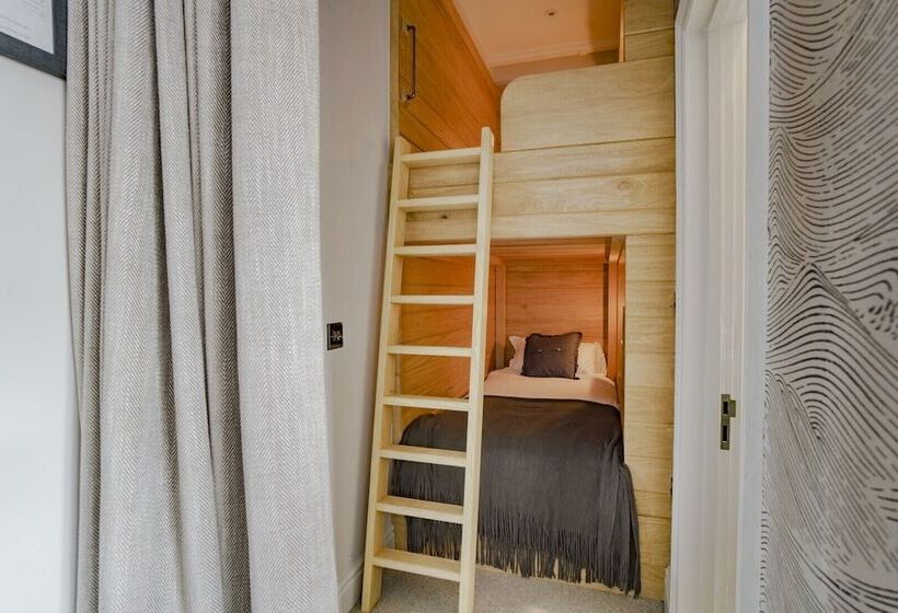 ファミリールーム, Bel And The Dragon At Red Lion Wendover