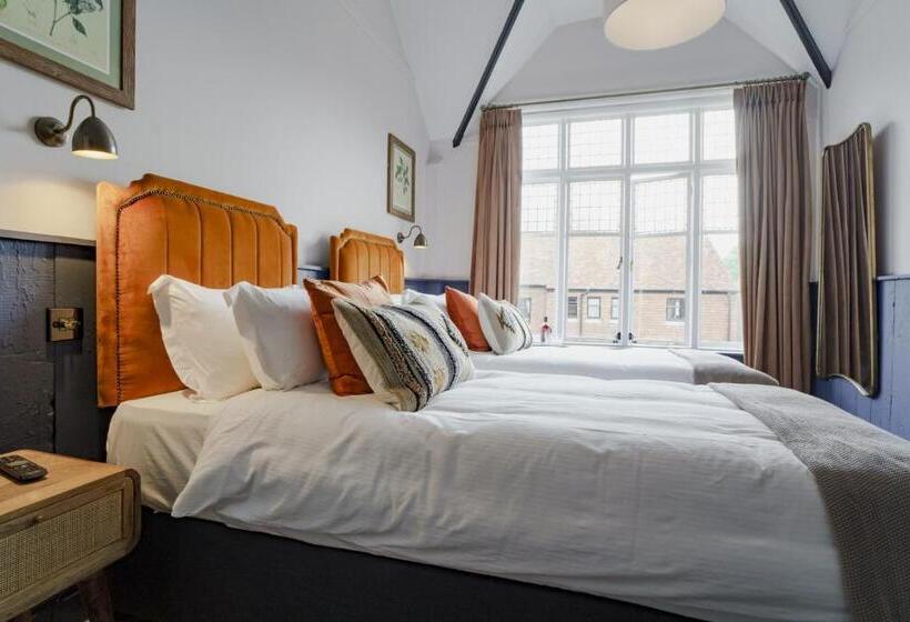 スーペリアールーム, Bel And The Dragon At Red Lion Wendover