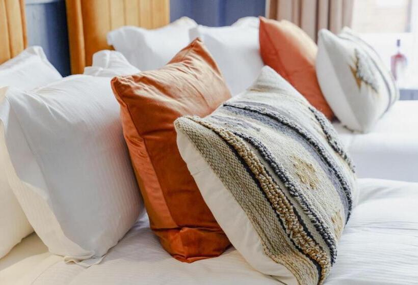 スーペリアールーム, Bel And The Dragon At Red Lion Wendover