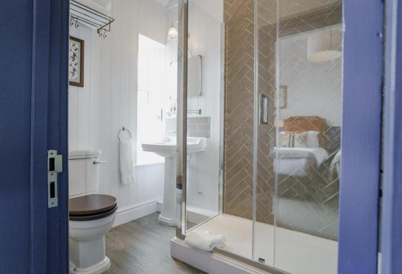 スーペリアールーム, Bel And The Dragon At Red Lion Wendover