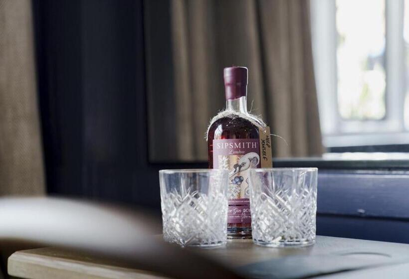 スーペリアールーム, Bel And The Dragon At Red Lion Wendover