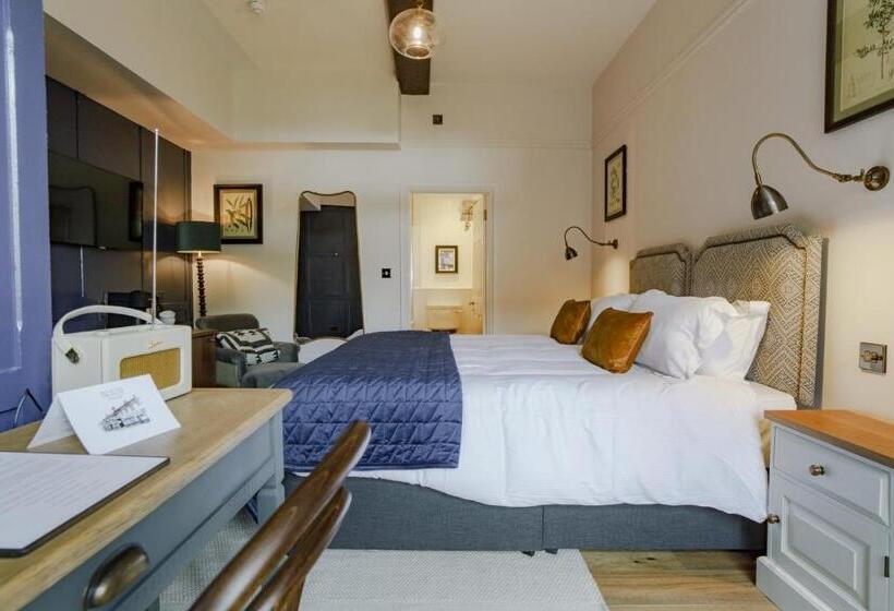 スーペリアールーム, Bel And The Dragon At Red Lion Wendover