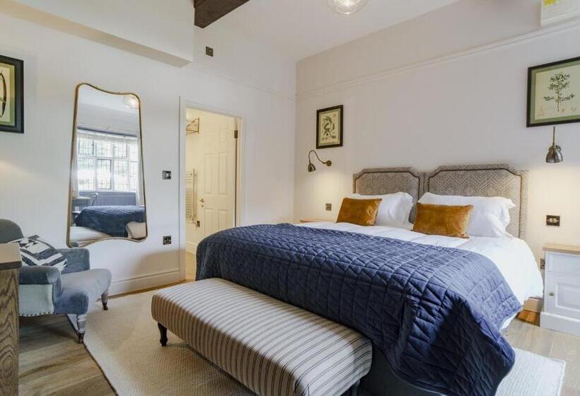 スーペリアールーム, Bel And The Dragon At Red Lion Wendover