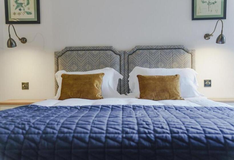 スーペリアールーム, Bel And The Dragon At Red Lion Wendover