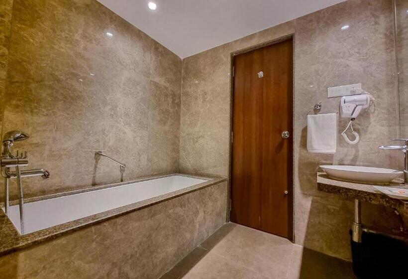 デラックススイート, Freesia By Express Inn