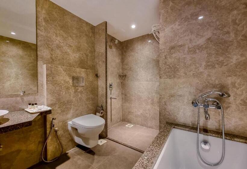 デラックススイート, Freesia By Express Inn