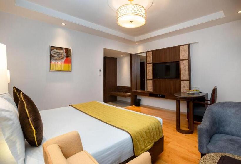 デラックススイート, Freesia By Express Inn