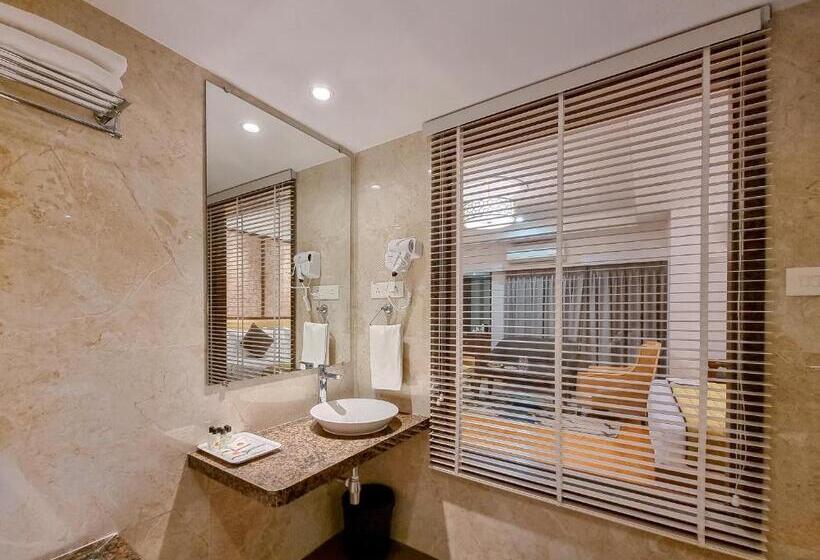 スイート, Freesia By Express Inn