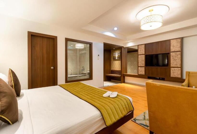 スイート, Freesia By Express Inn