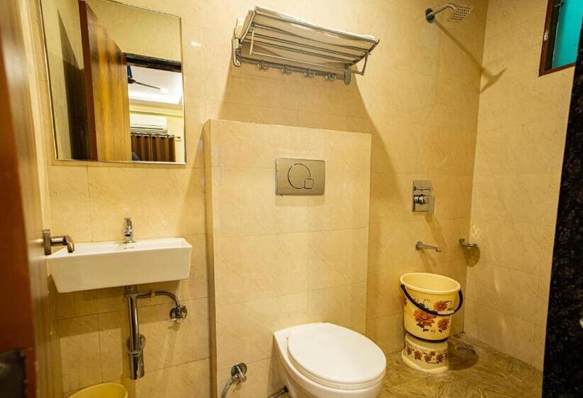 Quarto Deluxe, Khajanchi