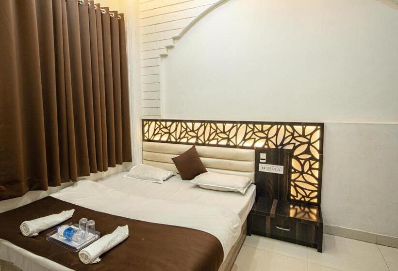 Quarto Deluxe, Khajanchi