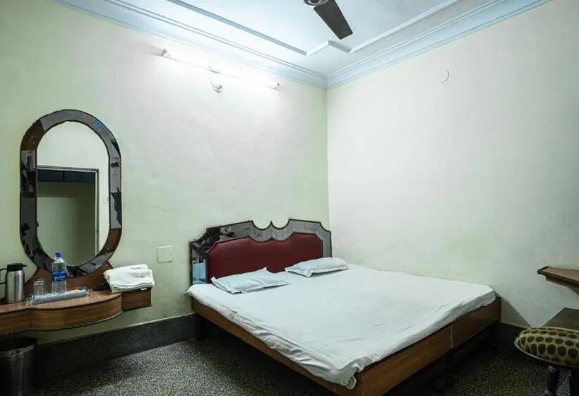 Chambre Standard, Khajanchi