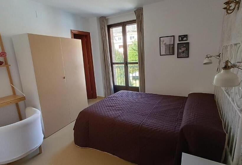 اتاق استاندارد با بالکن, Rural Martin