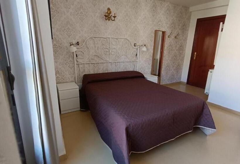 اتاق استاندارد با بالکن, Rural Martin