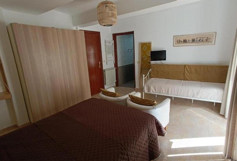 اتاق استاندارد سه نفره, Rural Martin