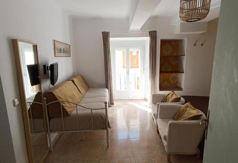 اتاق استاندارد سه نفره, Rural Martin