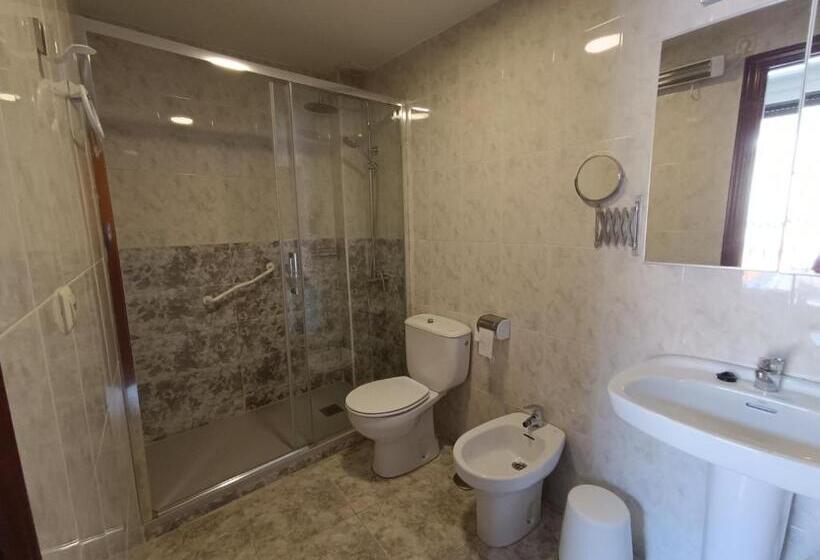 اتاق استاندارد با بالکن, Rural Martin