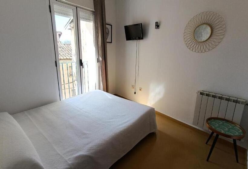 اتاق خانوادگی, Rural Martin