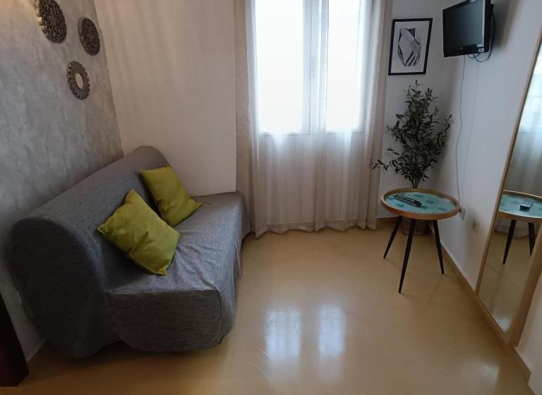 اتاق خانوادگی, Rural Martin