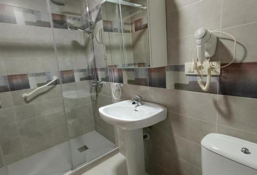 اتاق استاندارد یک نفره, Rural Martin