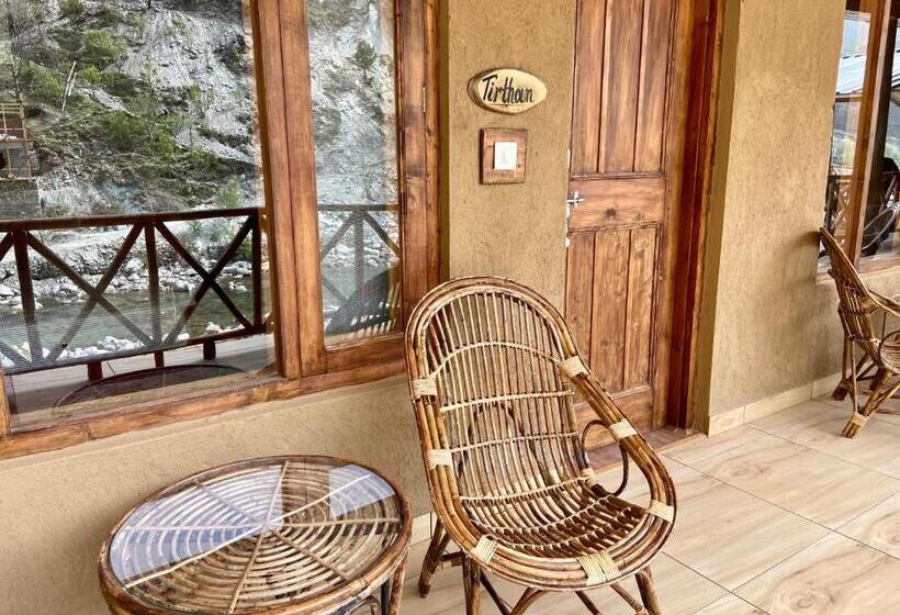 수피리어 룸, Shivadya Tirthan   Tirthan Valley