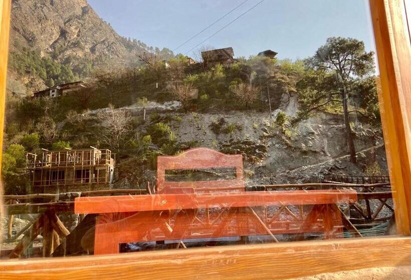 디럭스 룸, Shivadya Tirthan   Tirthan Valley