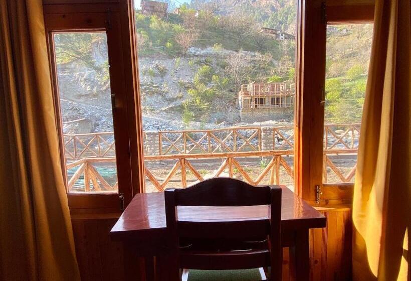 디럭스 룸, Shivadya Tirthan   Tirthan Valley