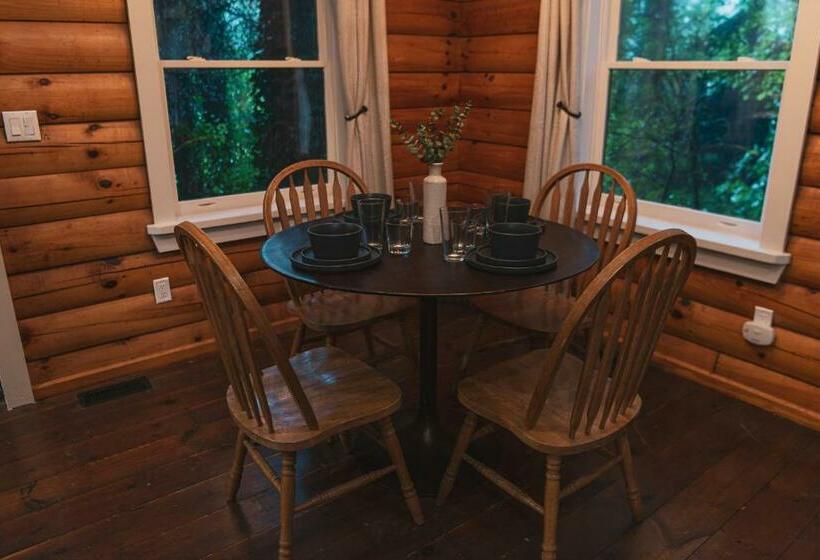 شاليه غرفة نوم واحدة, The Wells Cashiers