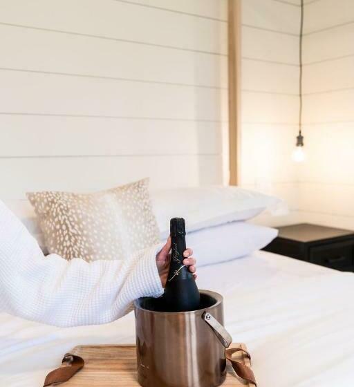 غرفة قياسية سرير كينج, The Wells Cashiers