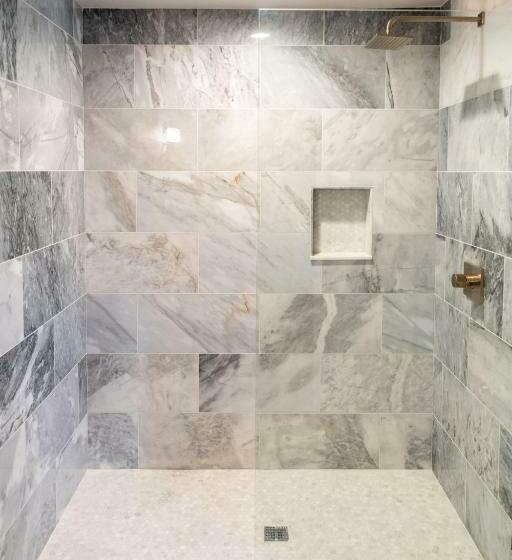 جناح عائلي, The Wells Cashiers