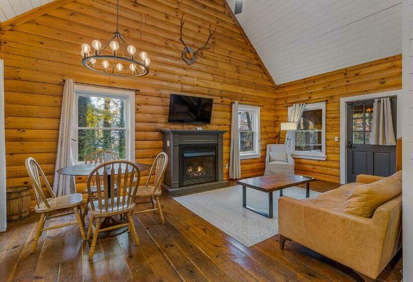 شاليه غرفة نوم واحدة, The Wells Cashiers