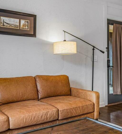 غرفة سوبيريور, The Wells Cashiers