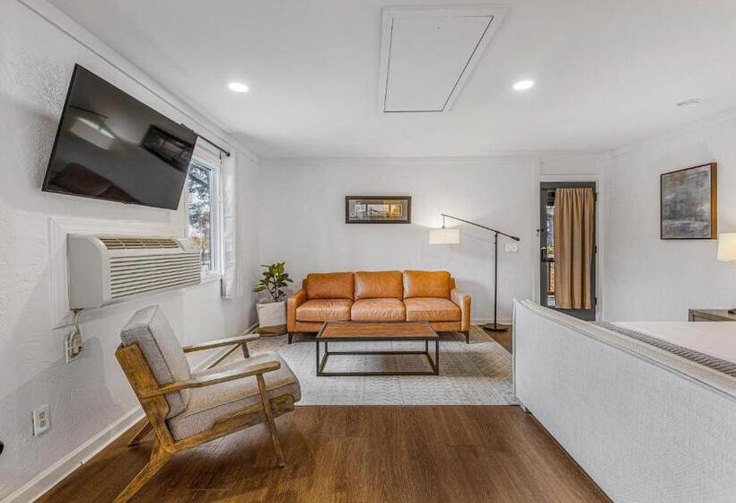 غرفة سوبيريور, The Wells Cashiers