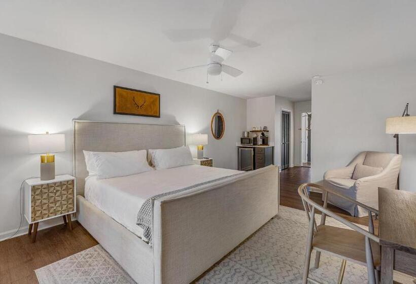 غرفة سوبيريور سرير كينج, The Wells Cashiers