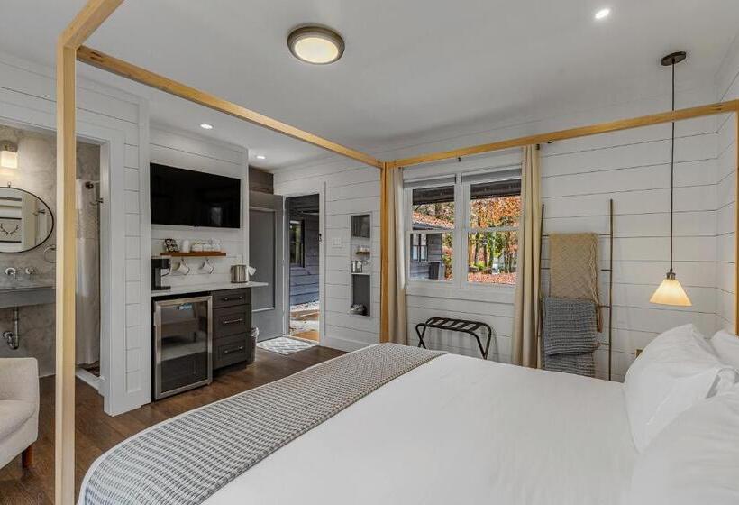 غرفة قياسية سرير كينج, The Wells Cashiers