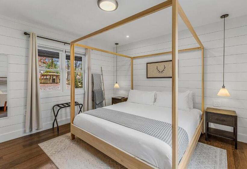 غرفة قياسية سرير كينج, The Wells Cashiers