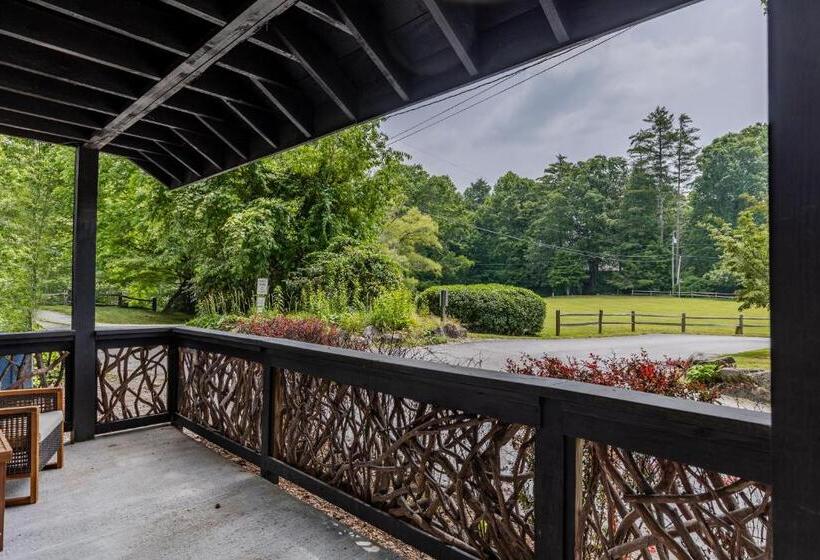 شاليه غرفة نوم واحدة, The Wells Cashiers